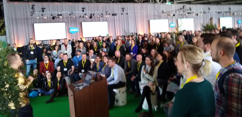 50++ people listening to Paul present at World Tour