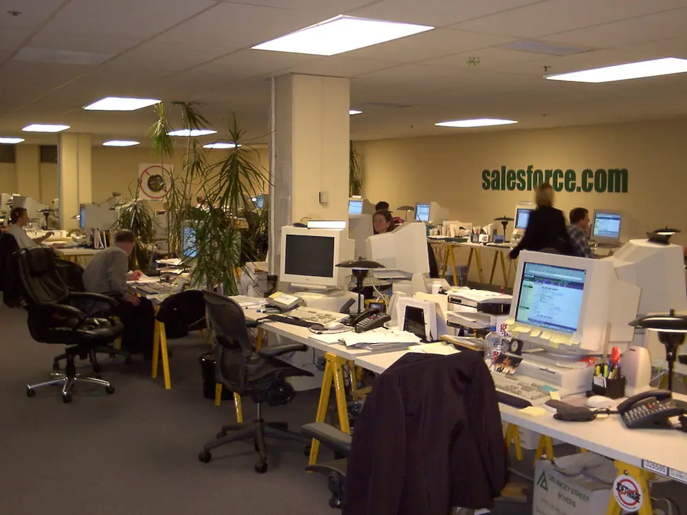 Picture of tressle tables supporting many PCs with large CRT screens 