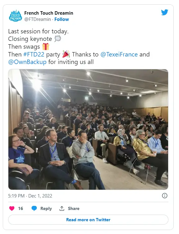 A picture of a full room with hundreds of people, and smiles